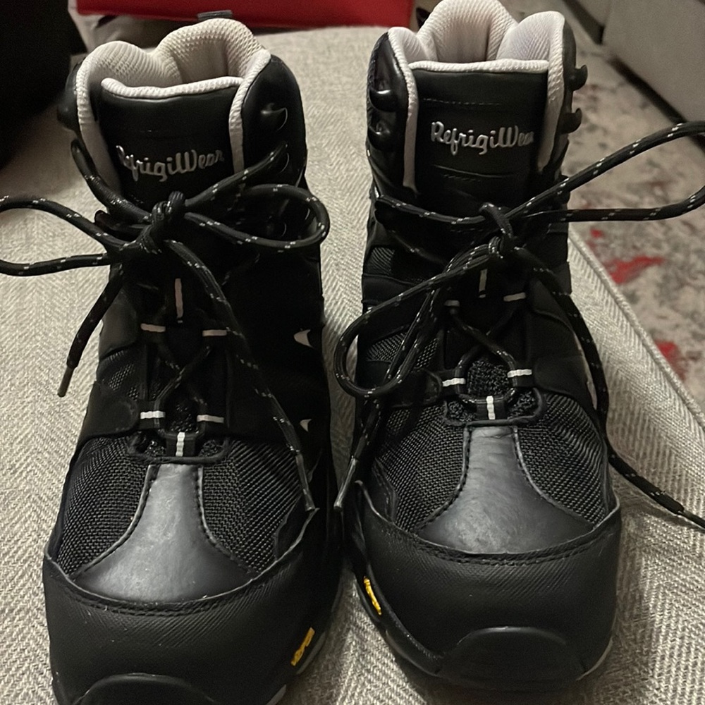 RefrigiWear boots size 5. Brand new.